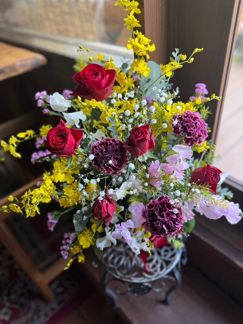 お誕生日のお祝いにユリなしの華やかアレンジメント｜愛媛松山｜「パールフローラ」　（愛媛県松山市の花キューピット加盟店 花屋）のブログ