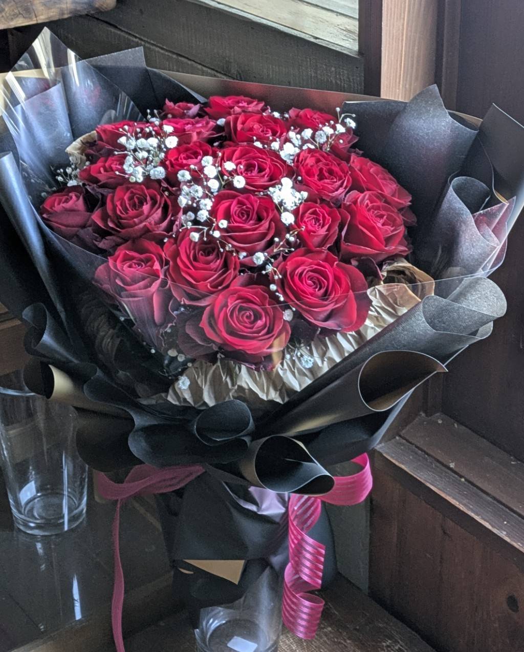 ２月１４日｜バレンタイン｜恋人たちの日｜２０本の赤バラの花束｜愛媛松山「パールフローラ」（愛媛県松山市の花屋）のギャラリー写真
